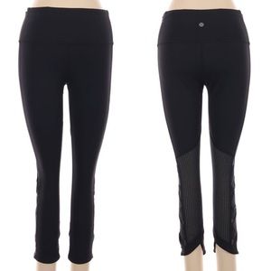 🦄 EUC Lululemon Var-City Crop Black size 6